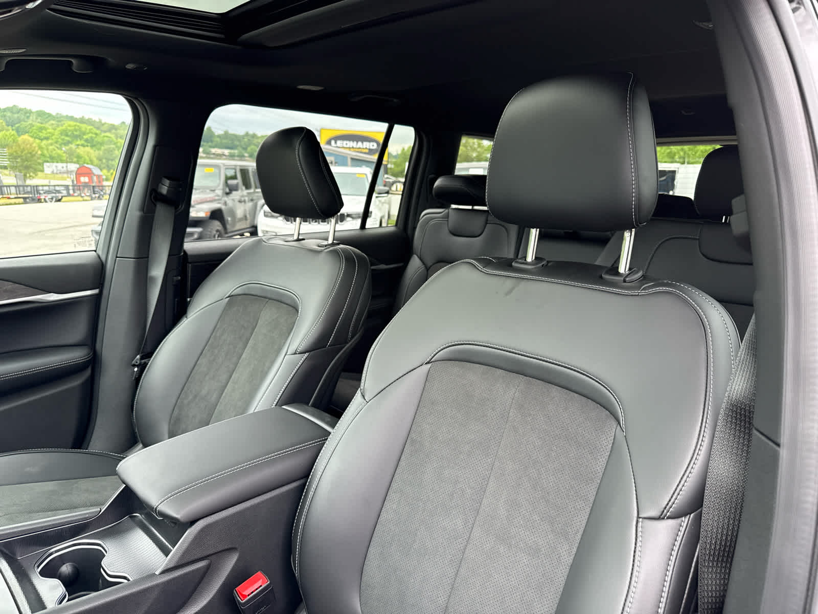 2026 Jeep Grand Cherokee GRAND CHEROKEE L LAREDO ALTITUDE 4X4