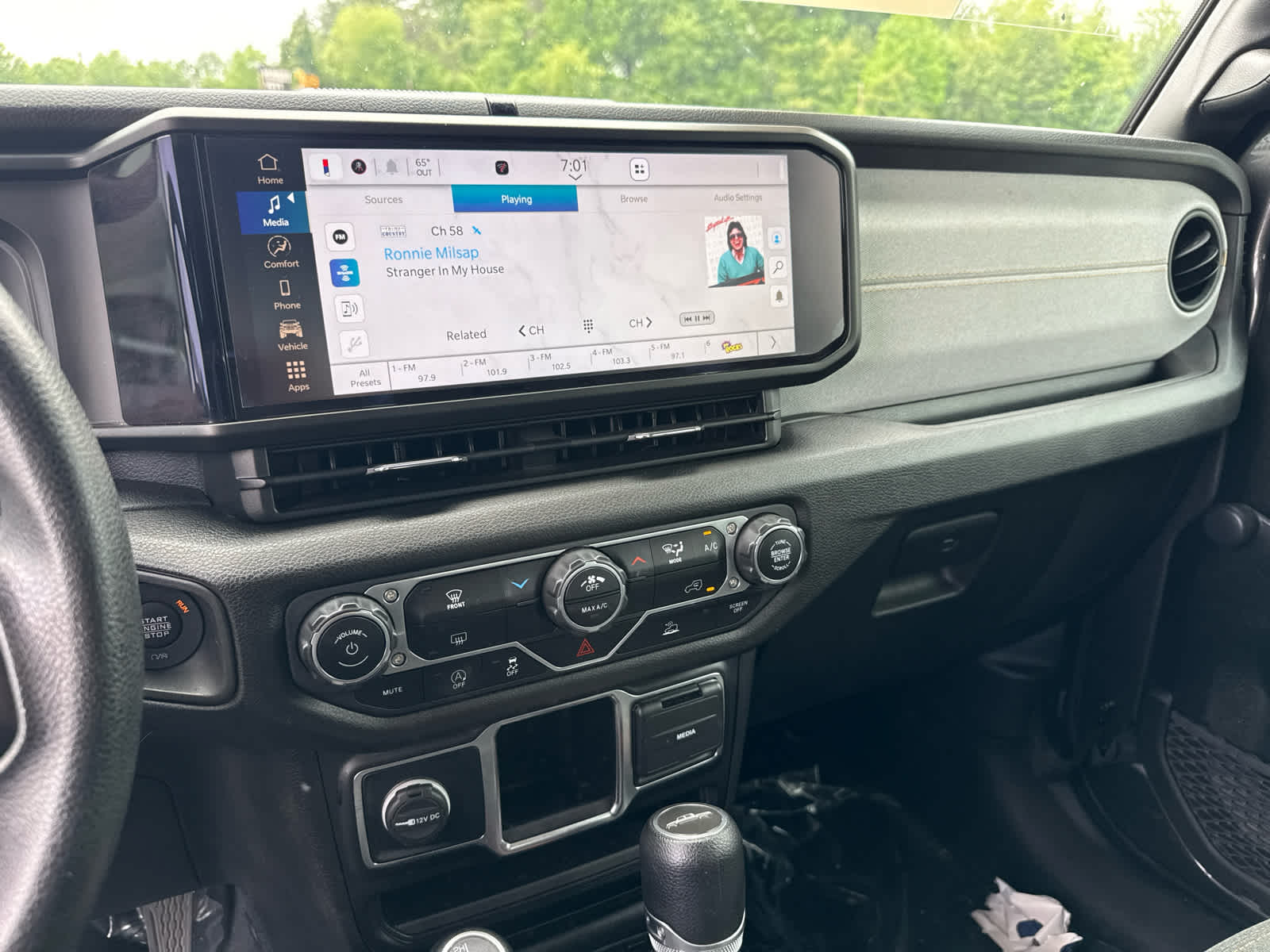 2024 Jeep Gladiator Sport
