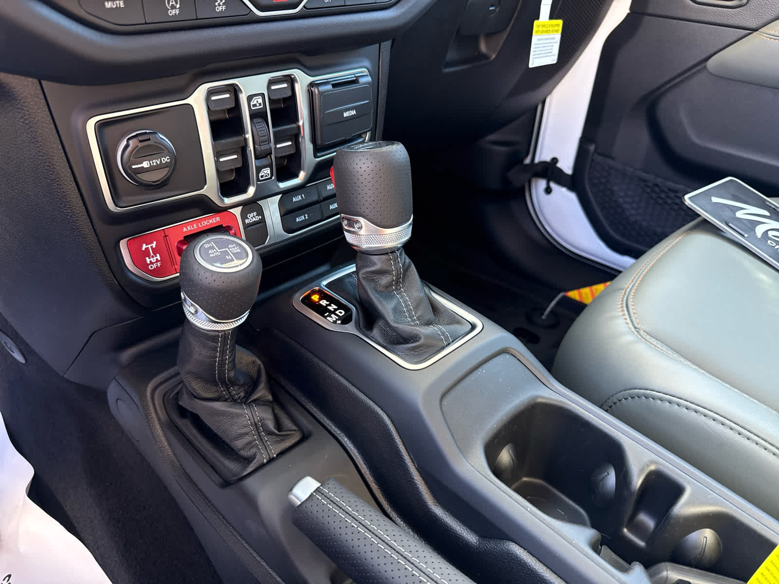 2025 Jeep Gladiator GLADIATOR MOJAVE X 4X4