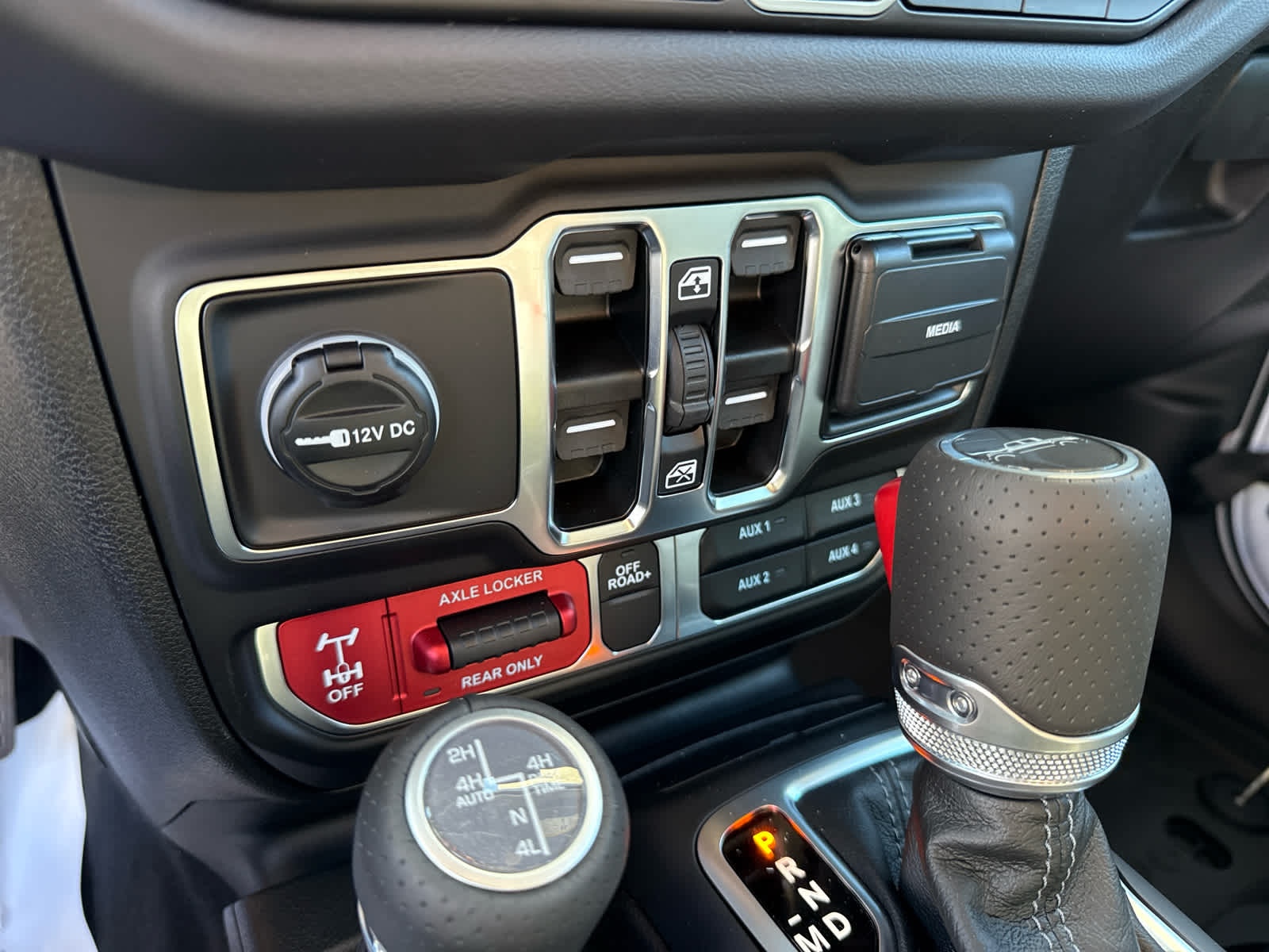 2025 Jeep Gladiator GLADIATOR MOJAVE X 4X4