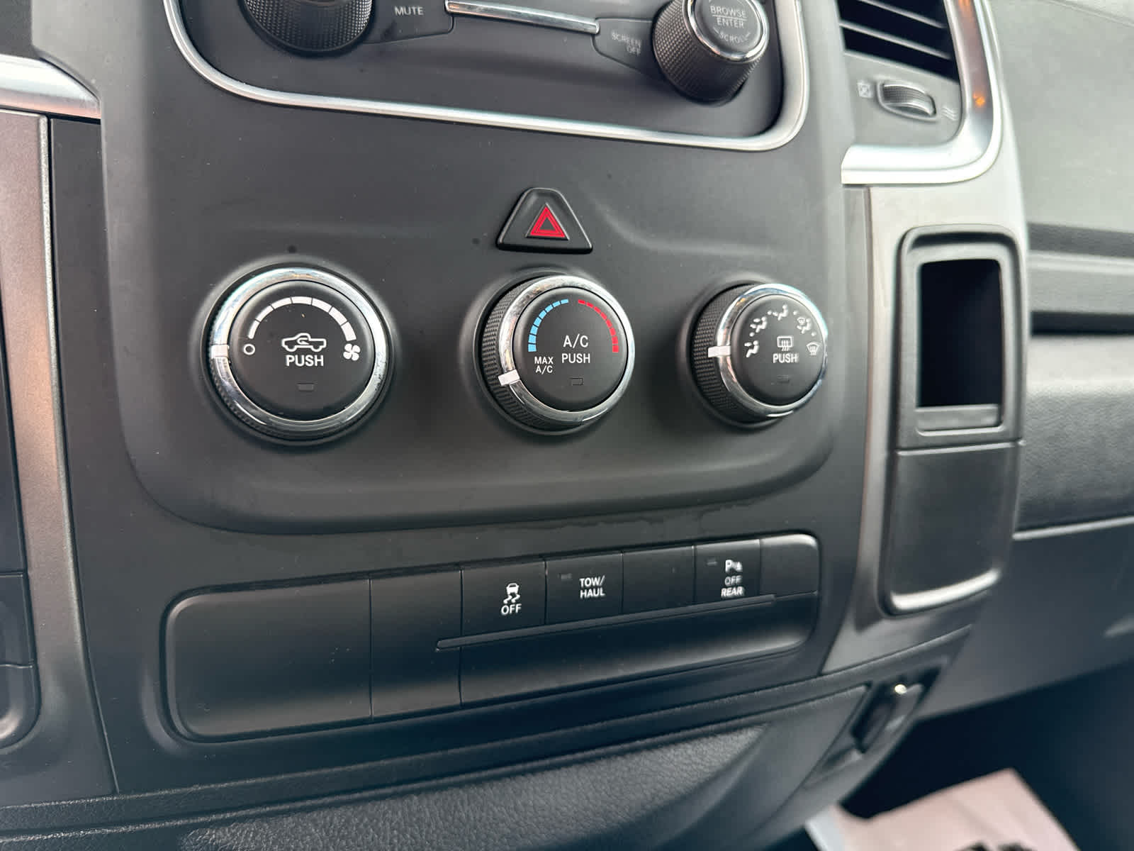 2024 RAM 1500 Classic Warlock Crew Cab 4x4 5'7' Box