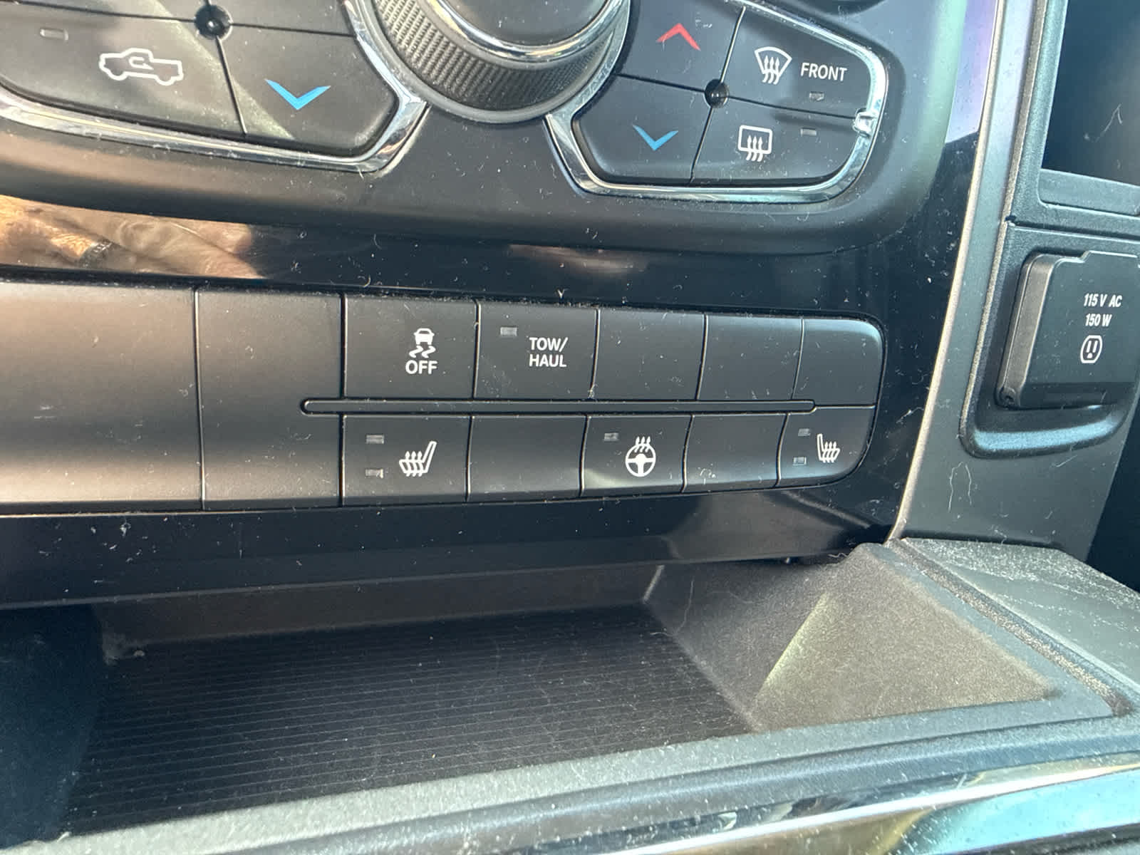 2017 RAM 1500 Night Crew Cab 4x4 5'7' Box