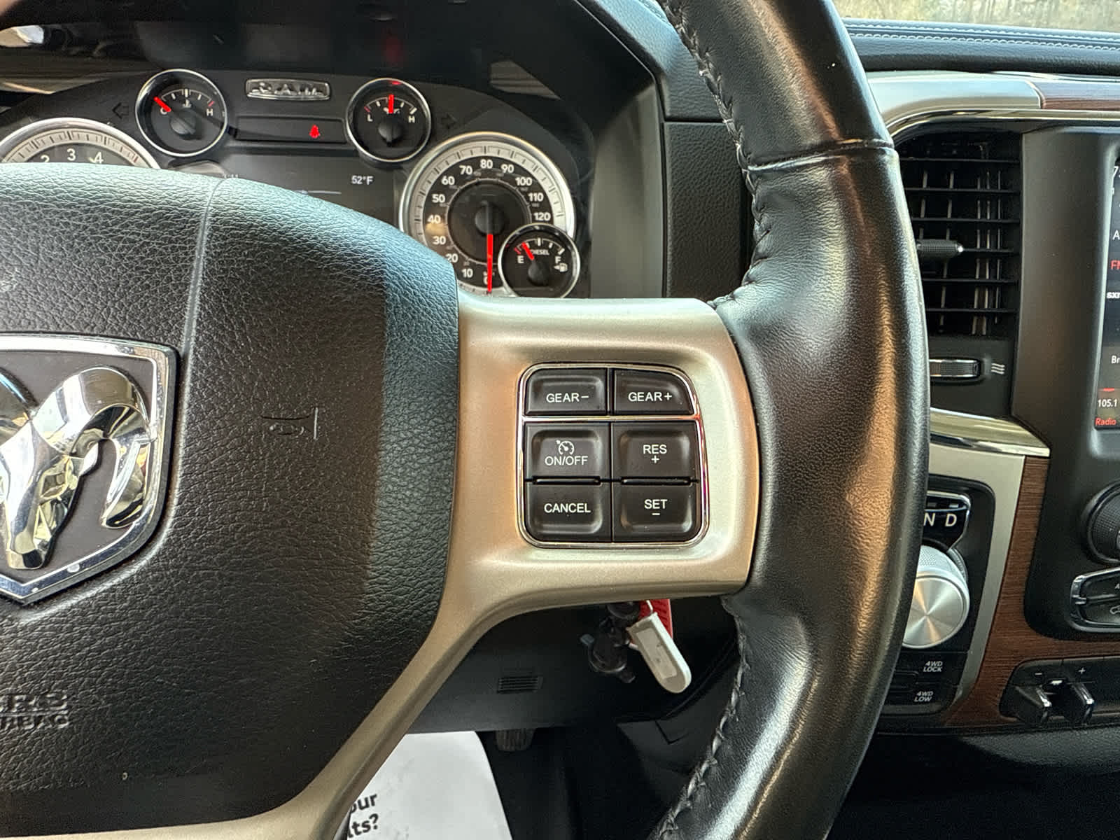 2018 RAM 1500 Laramie Crew Cab 4x4 6'4' Box