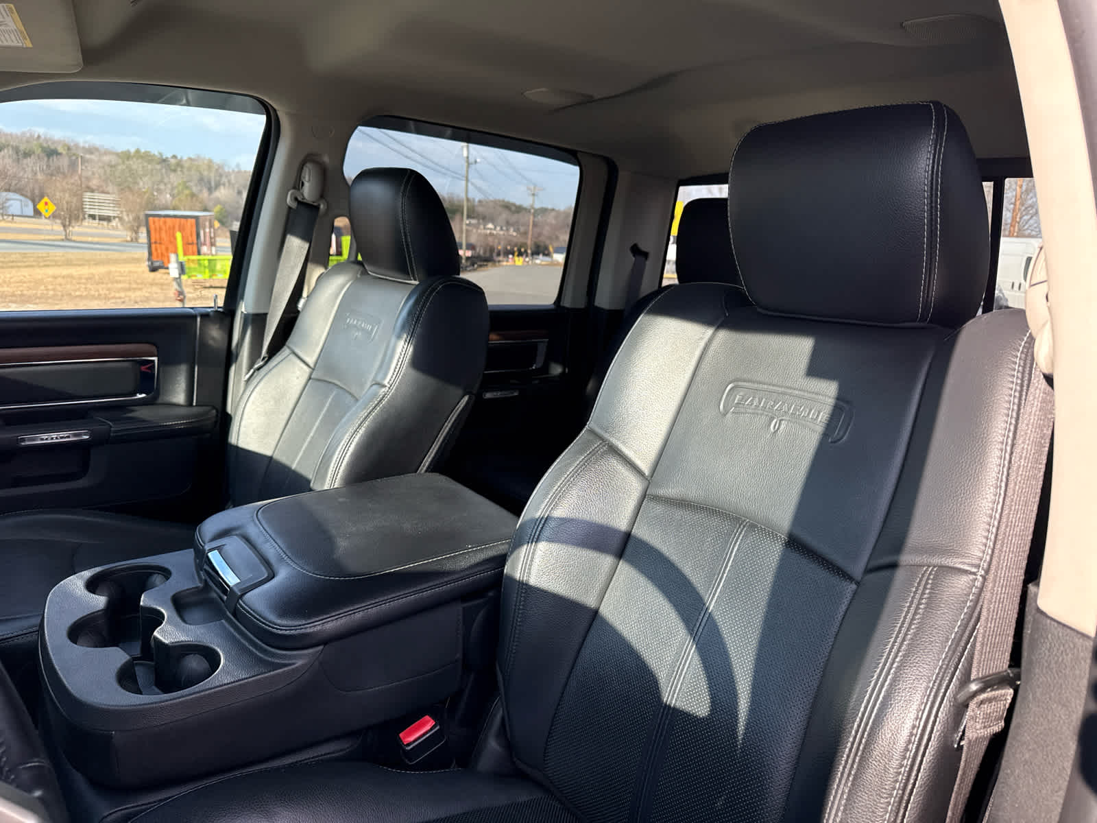 2018 RAM 1500 Laramie Crew Cab 4x4 6'4' Box