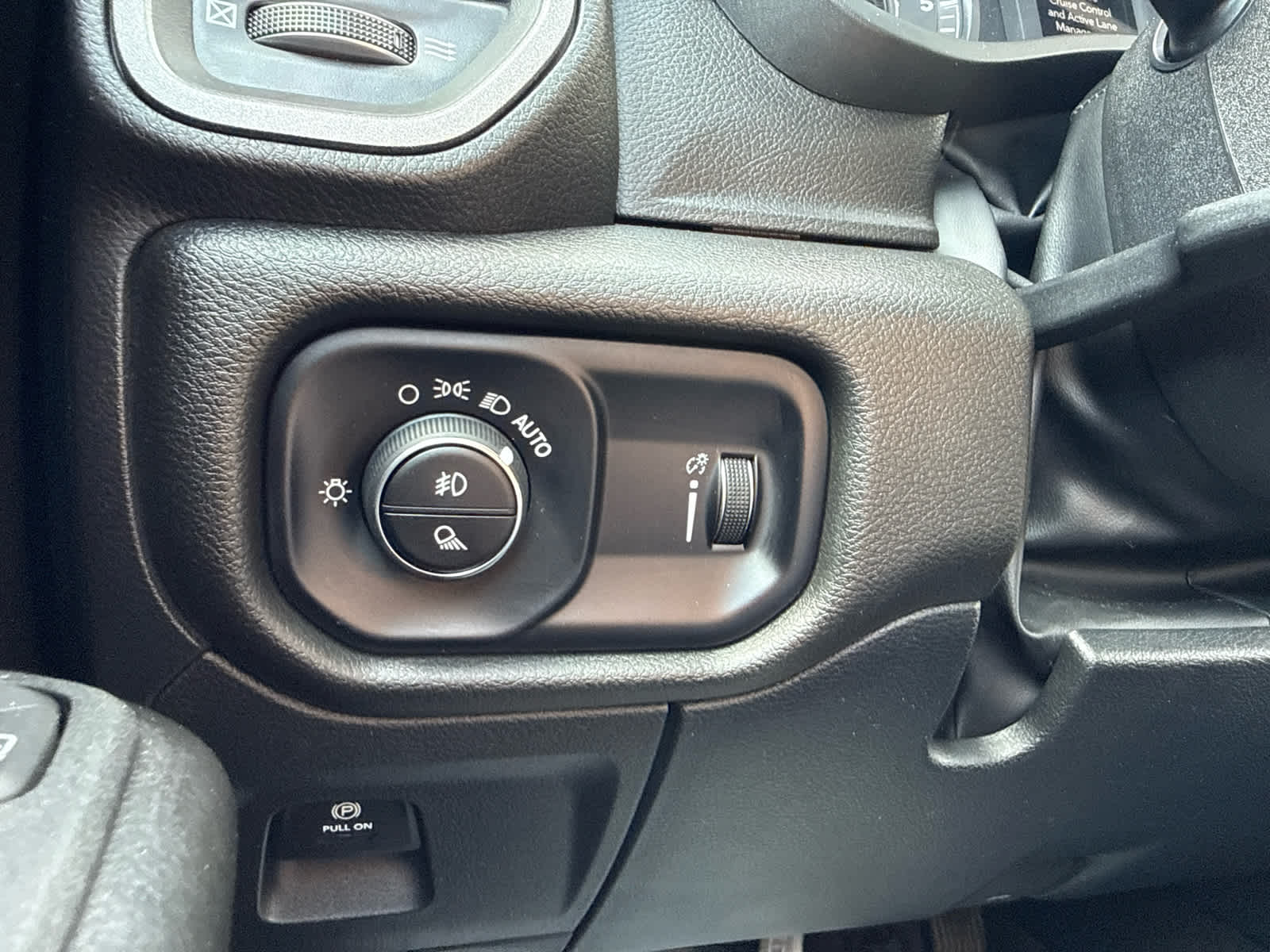 2025 RAM 1500 Tradesman Crew Cab 4x4 5'7' Box