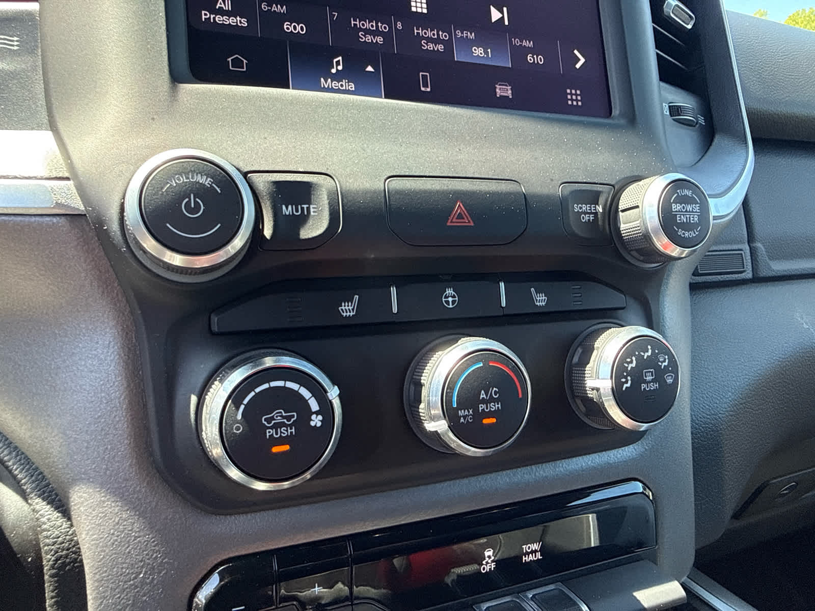 2023 RAM 1500 Big Horn Crew Cab 4x4 5'7' Box