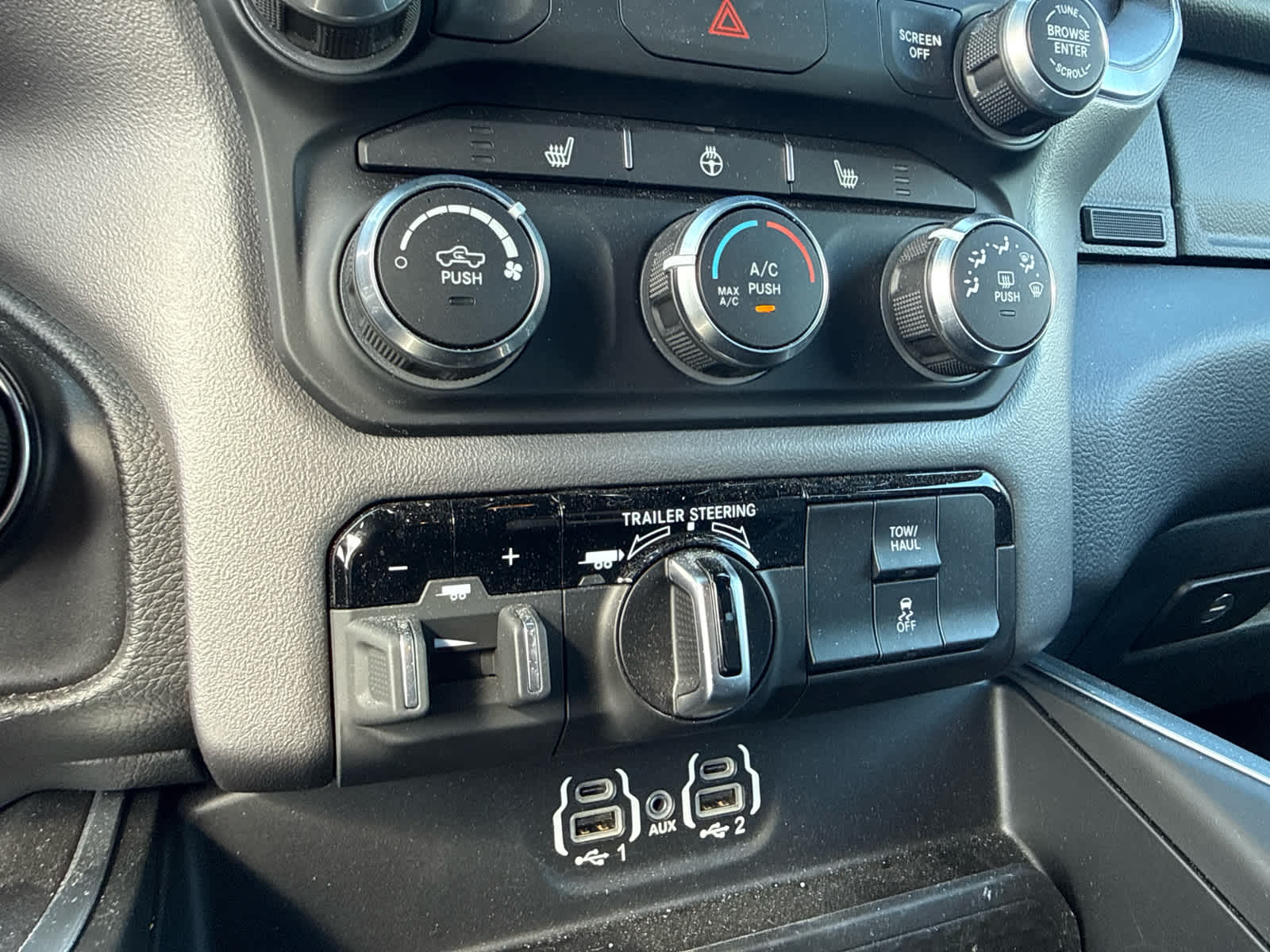 2024 RAM 1500 Big Horn Crew Cab 4x4 5'7' Box