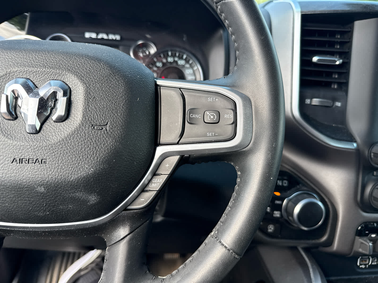 2024 RAM 1500 Big Horn Crew Cab 4x4 5'7' Box