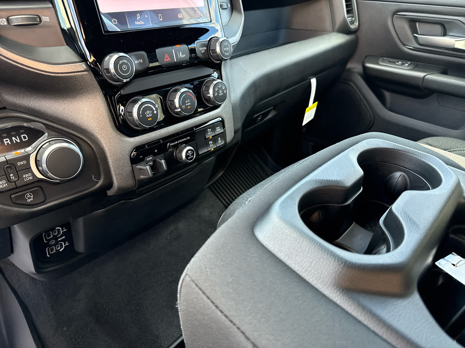 2026 RAM Ram 1500 RAM 1500 TRADESMAN CREW CAB 4X4 5'7' BOX