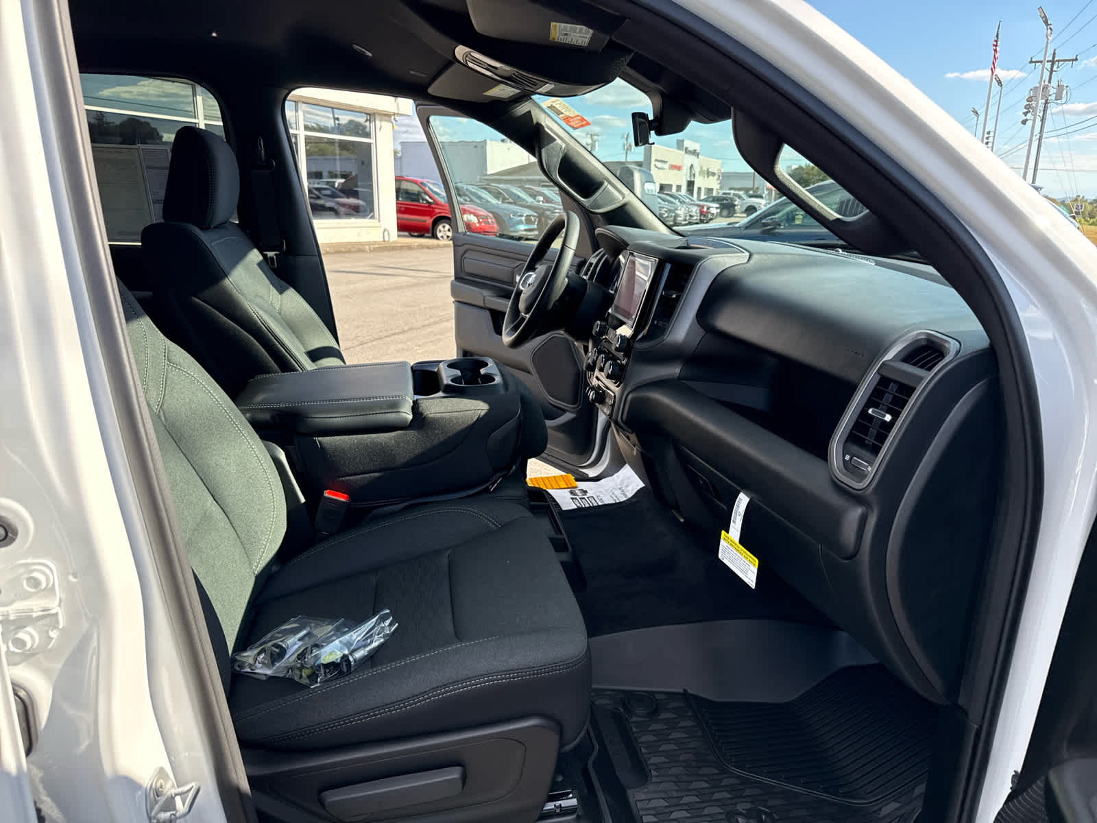 2026 RAM Ram 1500 RAM 1500 TRADESMAN CREW CAB 4X4 5'7' BOX