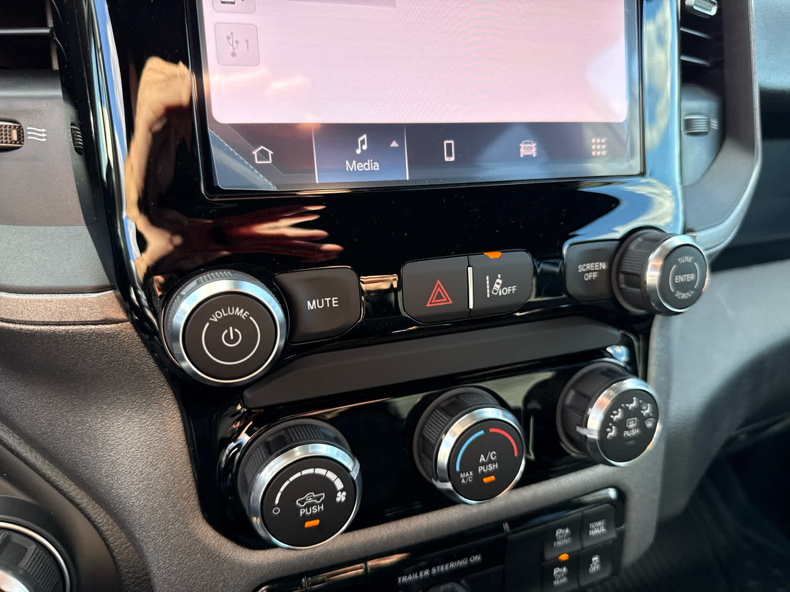 2026 RAM Ram 1500 RAM 1500 TRADESMAN CREW CAB 4X4 5'7' BOX