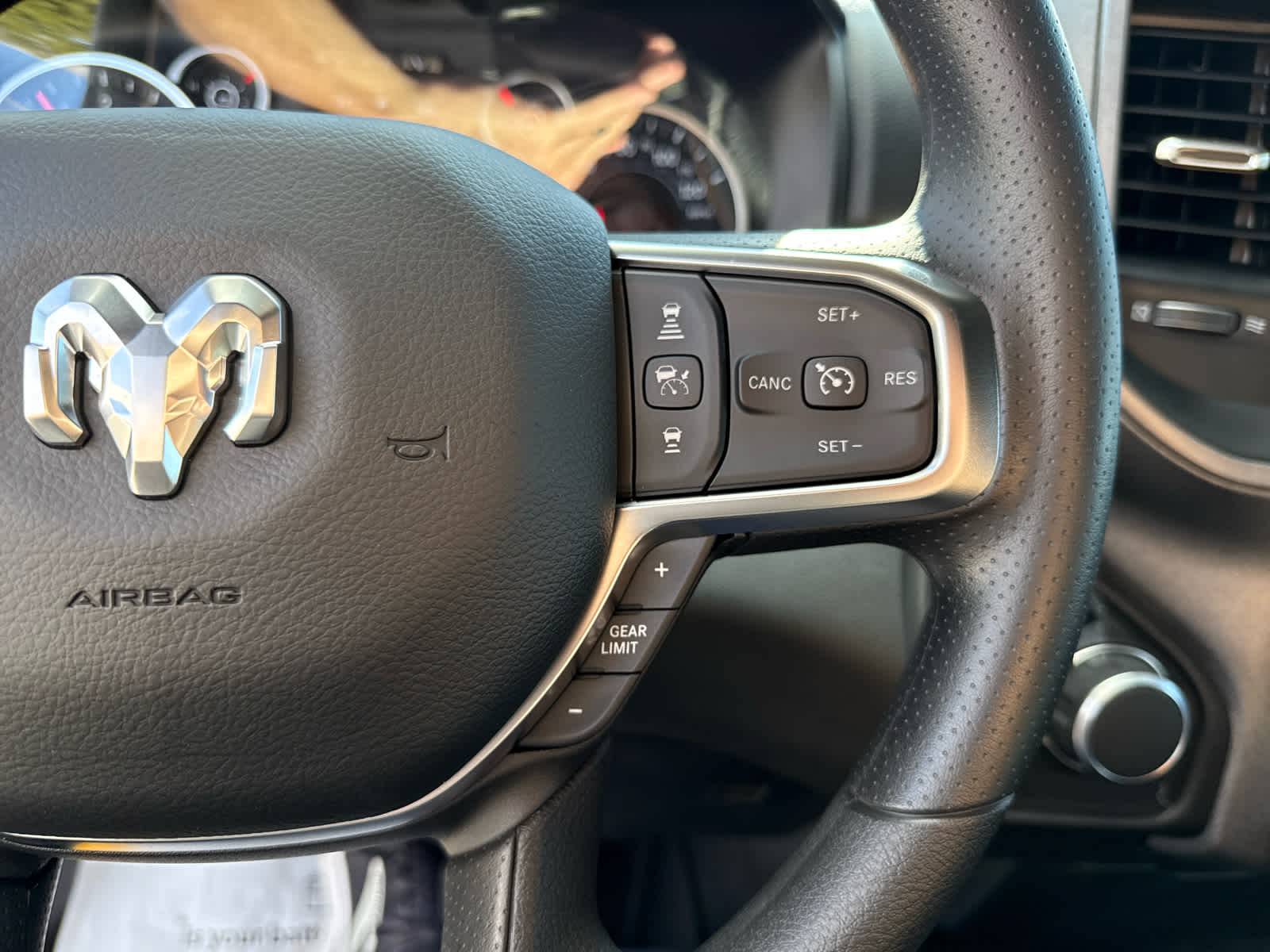 2026 RAM Ram 1500 RAM 1500 TRADESMAN CREW CAB 4X4 5'7' BOX