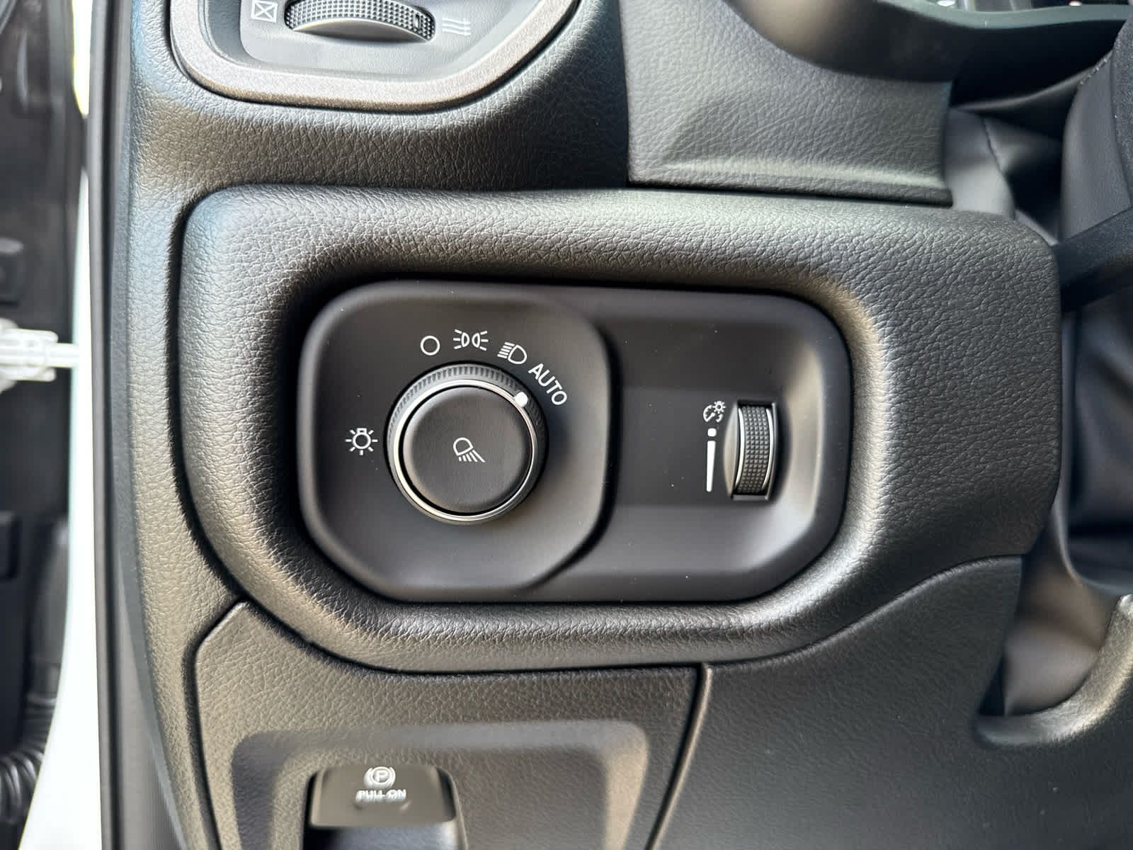 2026 RAM Ram 1500 RAM 1500 TRADESMAN CREW CAB 4X4 5'7' BOX