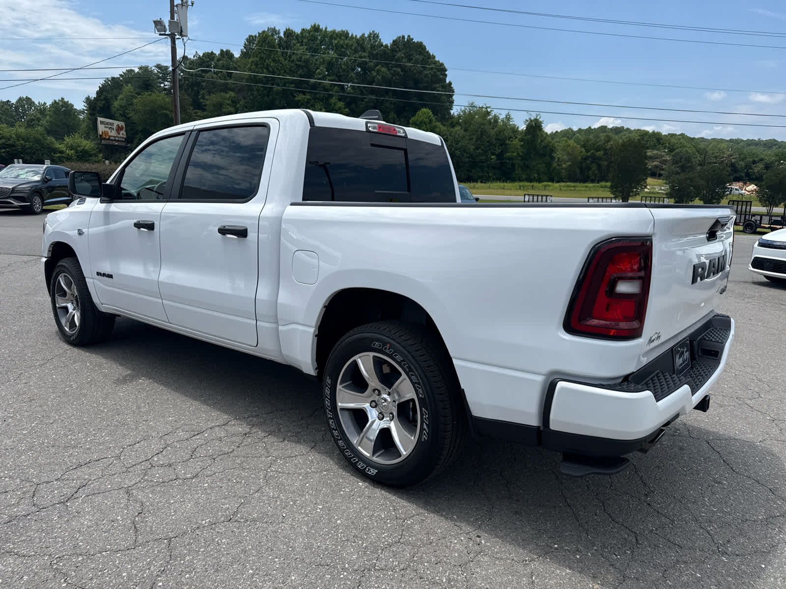 2026 RAM Ram 1500 RAM 1500 EXPRESS CREW CAB 4X4 5'7' BOX