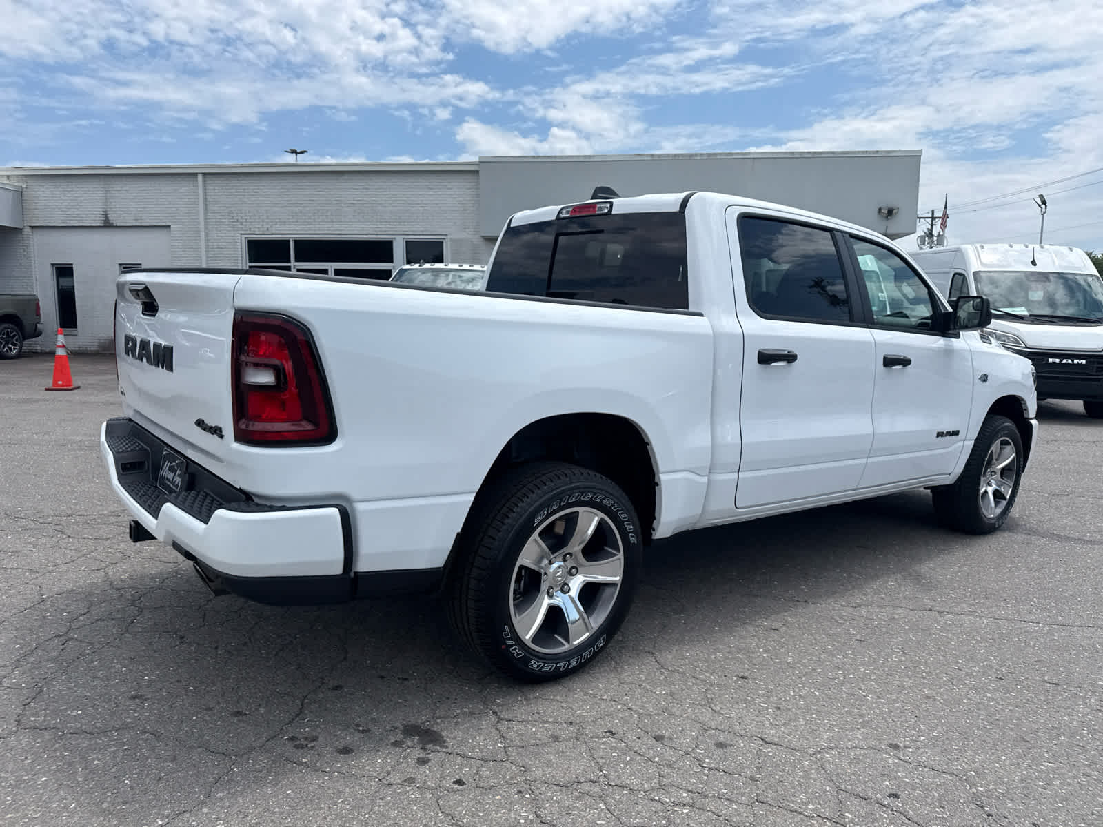 2026 RAM Ram 1500 RAM 1500 EXPRESS CREW CAB 4X4 5'7' BOX