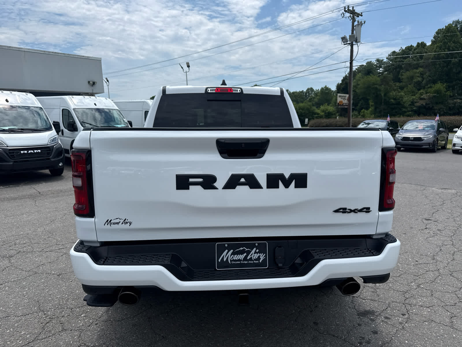 2026 RAM Ram 1500 RAM 1500 EXPRESS CREW CAB 4X4 5'7' BOX