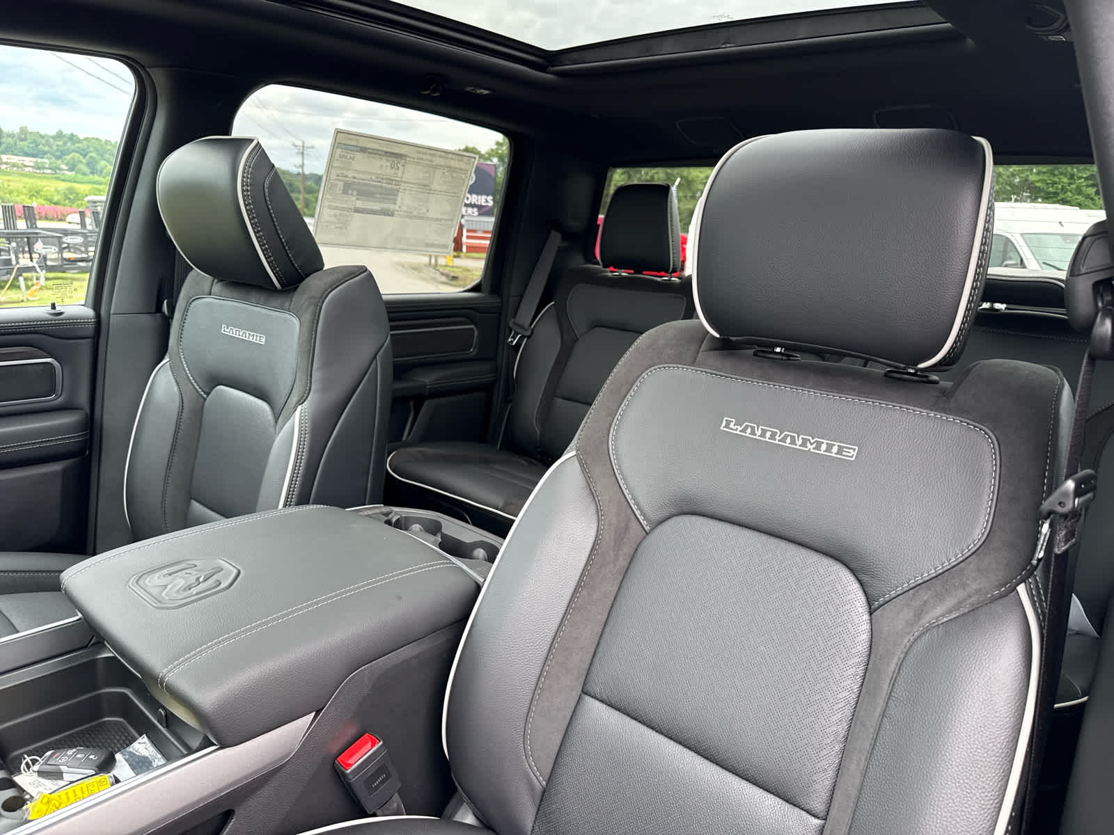 2026 RAM Ram 1500 RAM 1500 LARAMIE CREW CAB 4X4 5'7' BOX