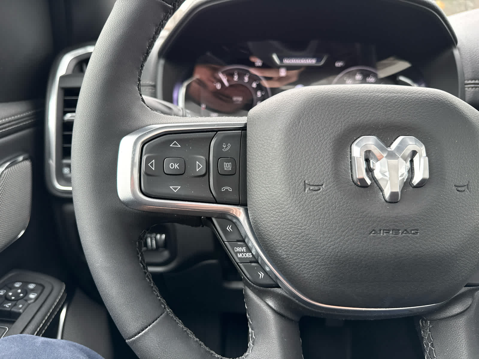 2026 RAM 1500 Laramie Crew Cab 4x4 5'7' Box