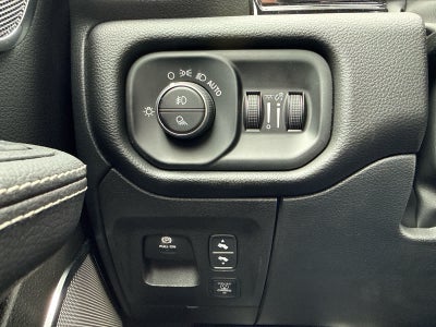 2026 RAM 1500 Laramie Crew Cab 4x4 5'7' Box