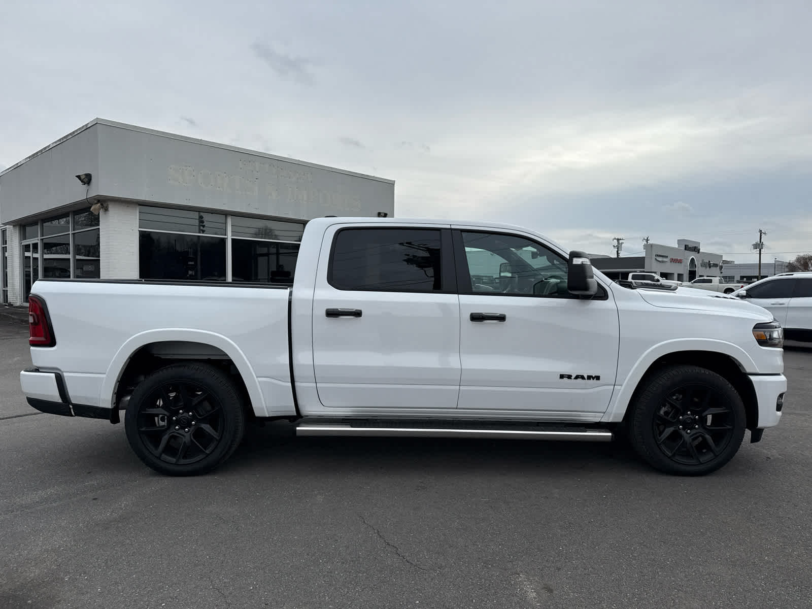 2026 RAM 1500 Laramie Crew Cab 4x4 5'7' Box