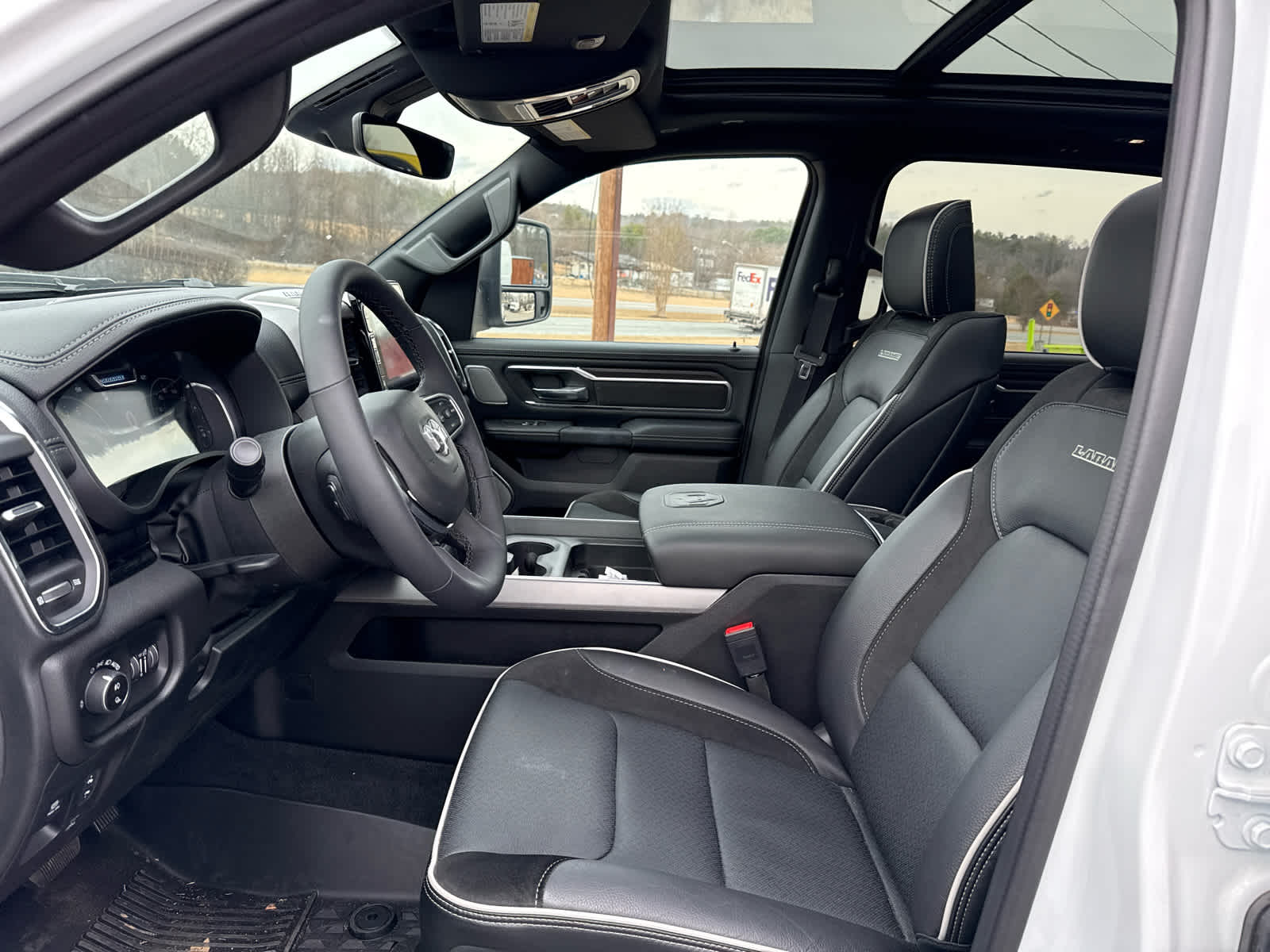 2026 RAM 1500 Laramie Crew Cab 4x4 5'7' Box