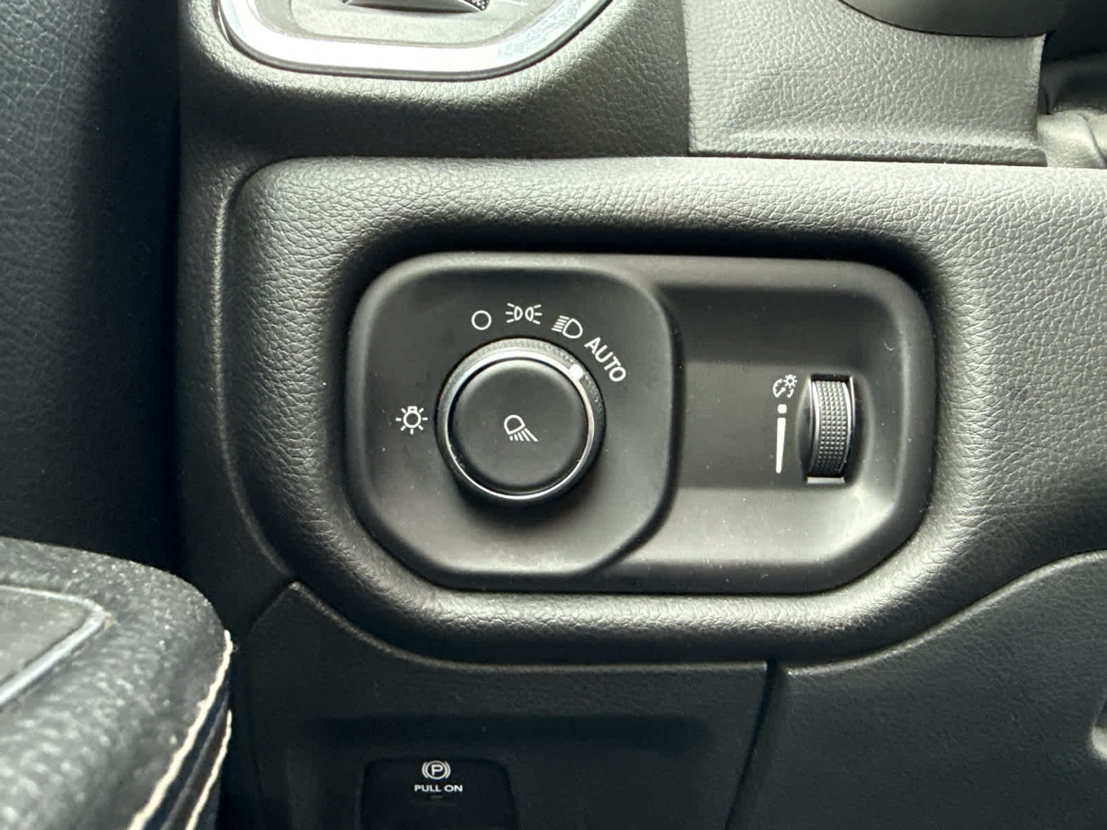 2024 RAM 1500 Laramie Crew Cab 4x4 5'7' Box