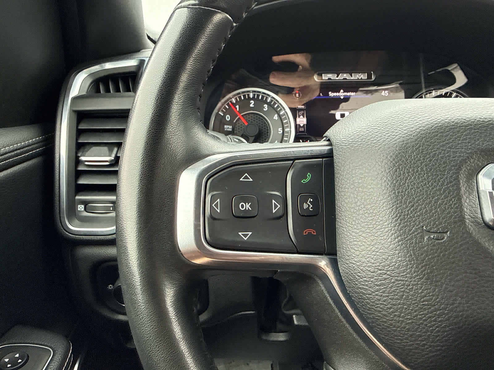 2024 RAM 1500 Laramie Crew Cab 4x4 5'7' Box