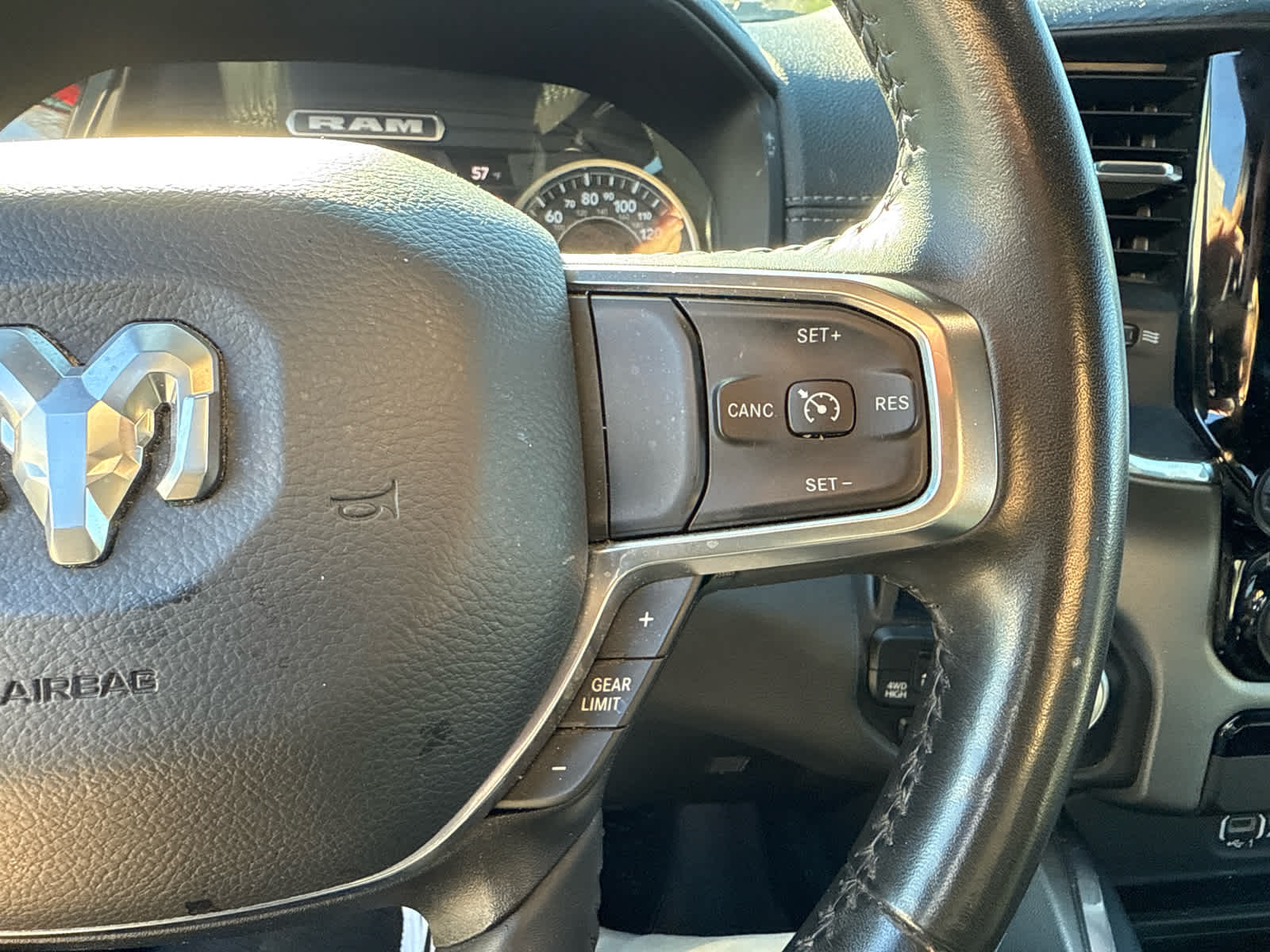 2024 RAM 1500 Laramie Crew Cab 4x4 5'7' Box