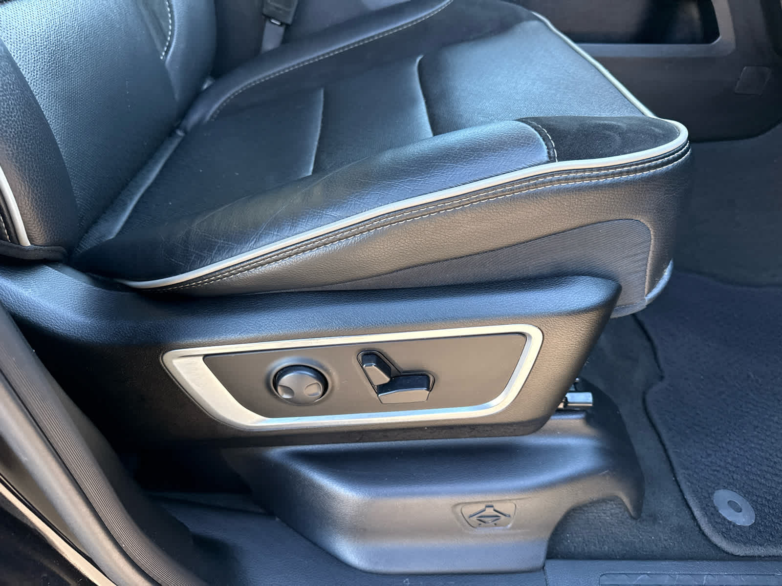 2024 RAM 1500 Laramie Crew Cab 4x4 5'7' Box