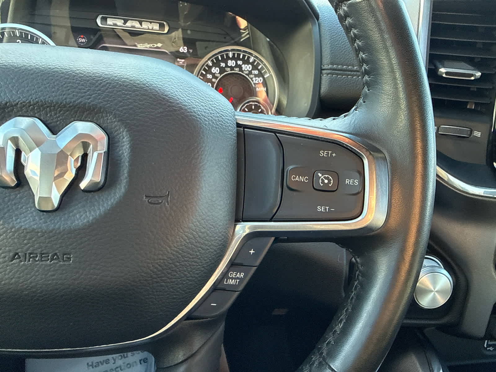 2024 RAM 1500 Laramie Crew Cab 4x4 5'7' Box