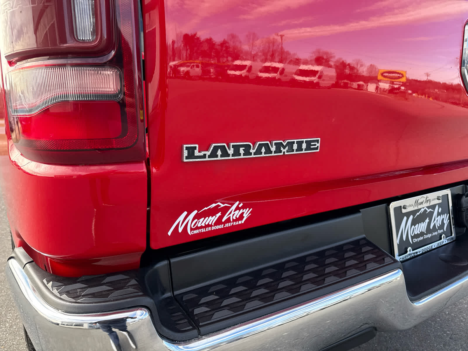 2024 RAM 1500 Laramie Crew Cab 4x4 5'7' Box