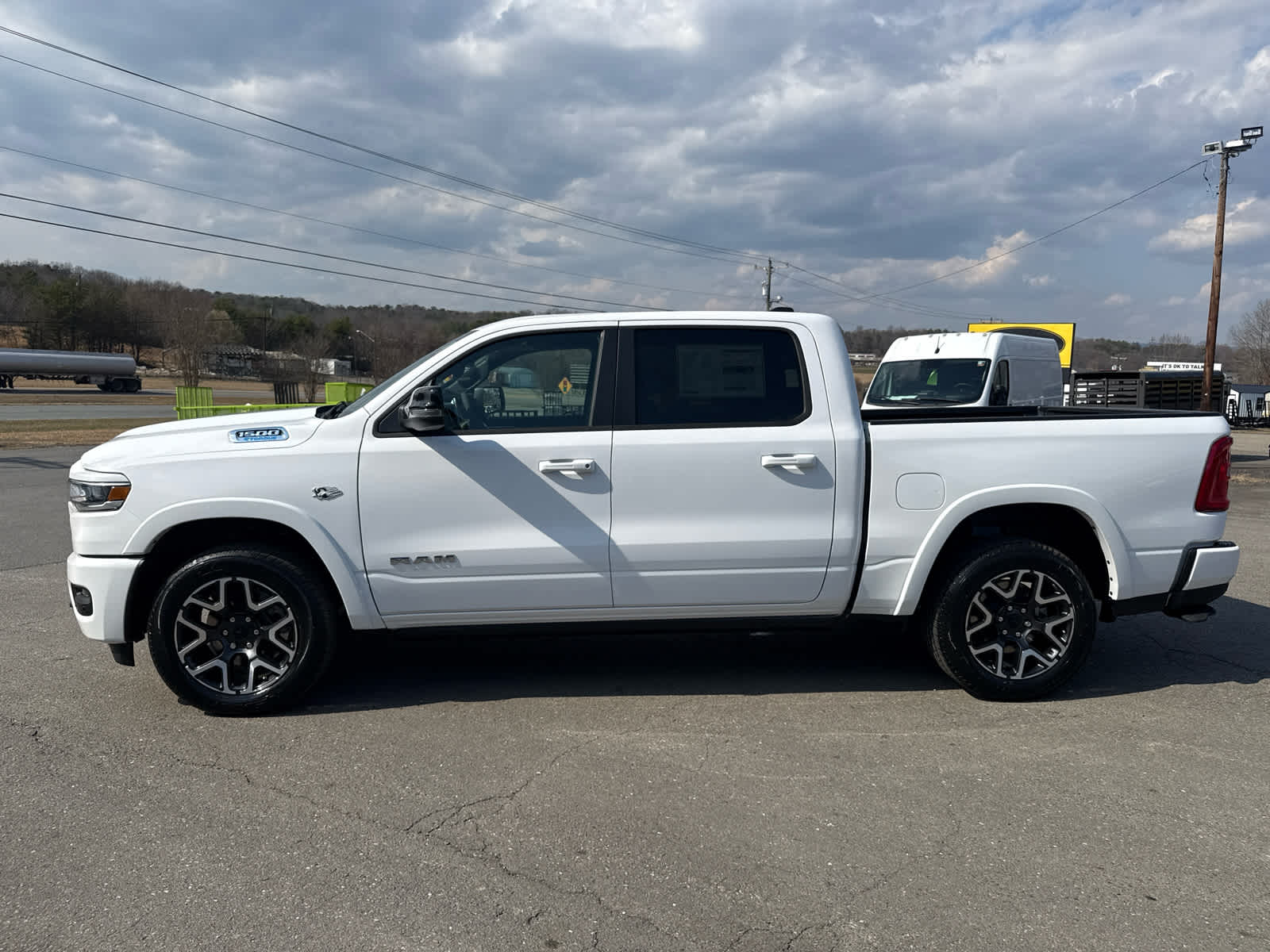 2026 RAM Ram 1500 RAM 1500 LARAMIE CREW CAB 4X4 5'7' BOX