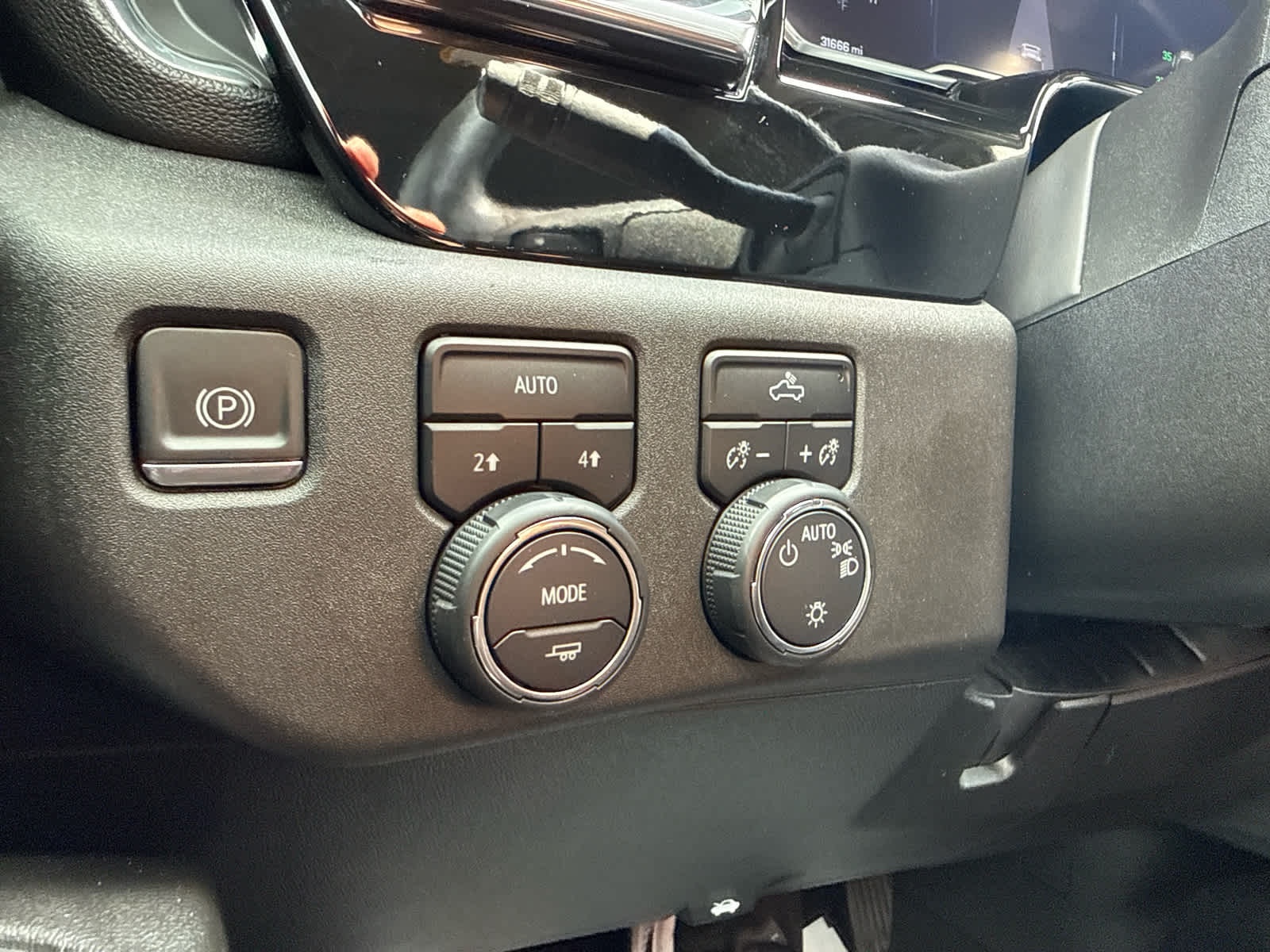2024 Chevrolet Silverado 1500 4WD Crew Cab Short Bed LT with 2FL