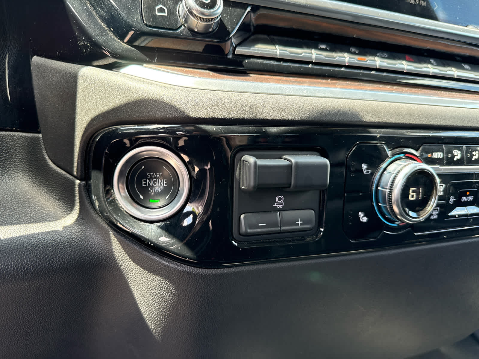 2025 GMC Sierra 1500 2WD Crew Cab Short Box SLT