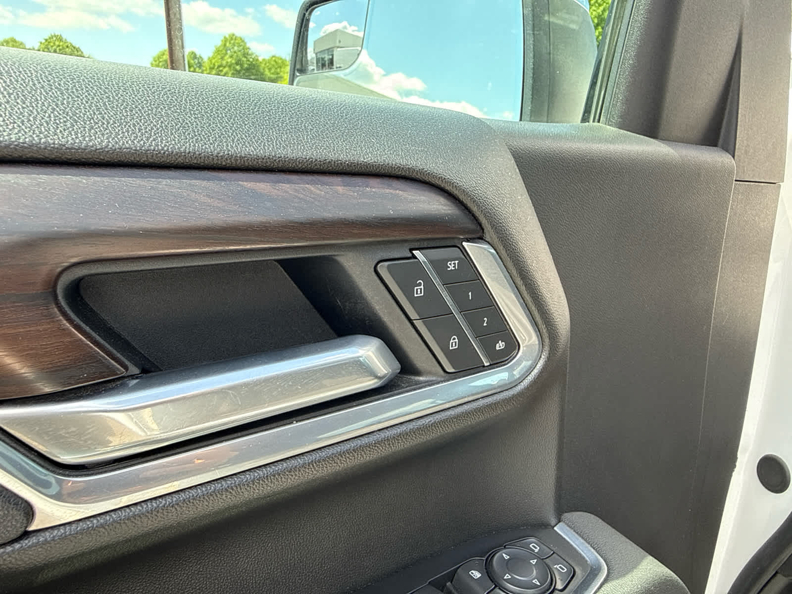 2025 GMC Sierra 1500 2WD Crew Cab Short Box SLT