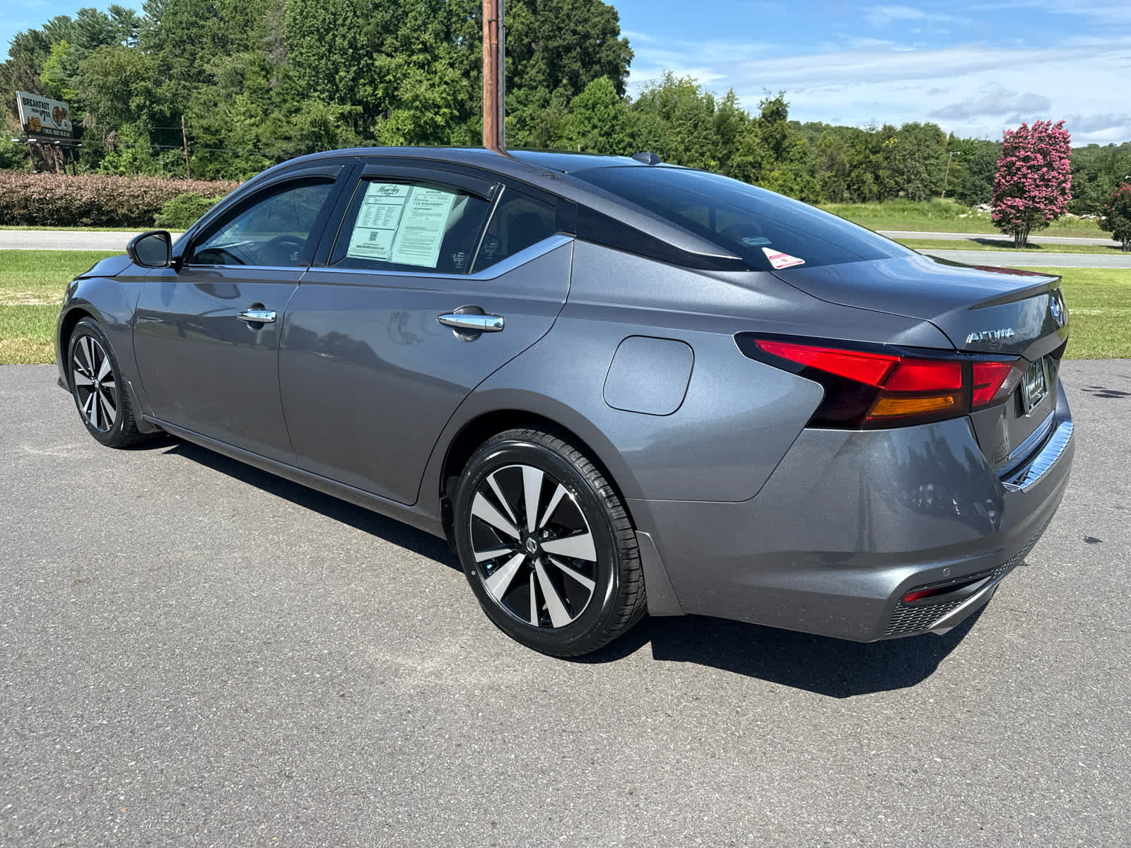 2022 Nissan Altima SL FWD