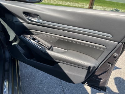 2022 Nissan Altima SL FWD