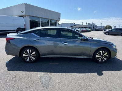 2022 Nissan Altima SL FWD