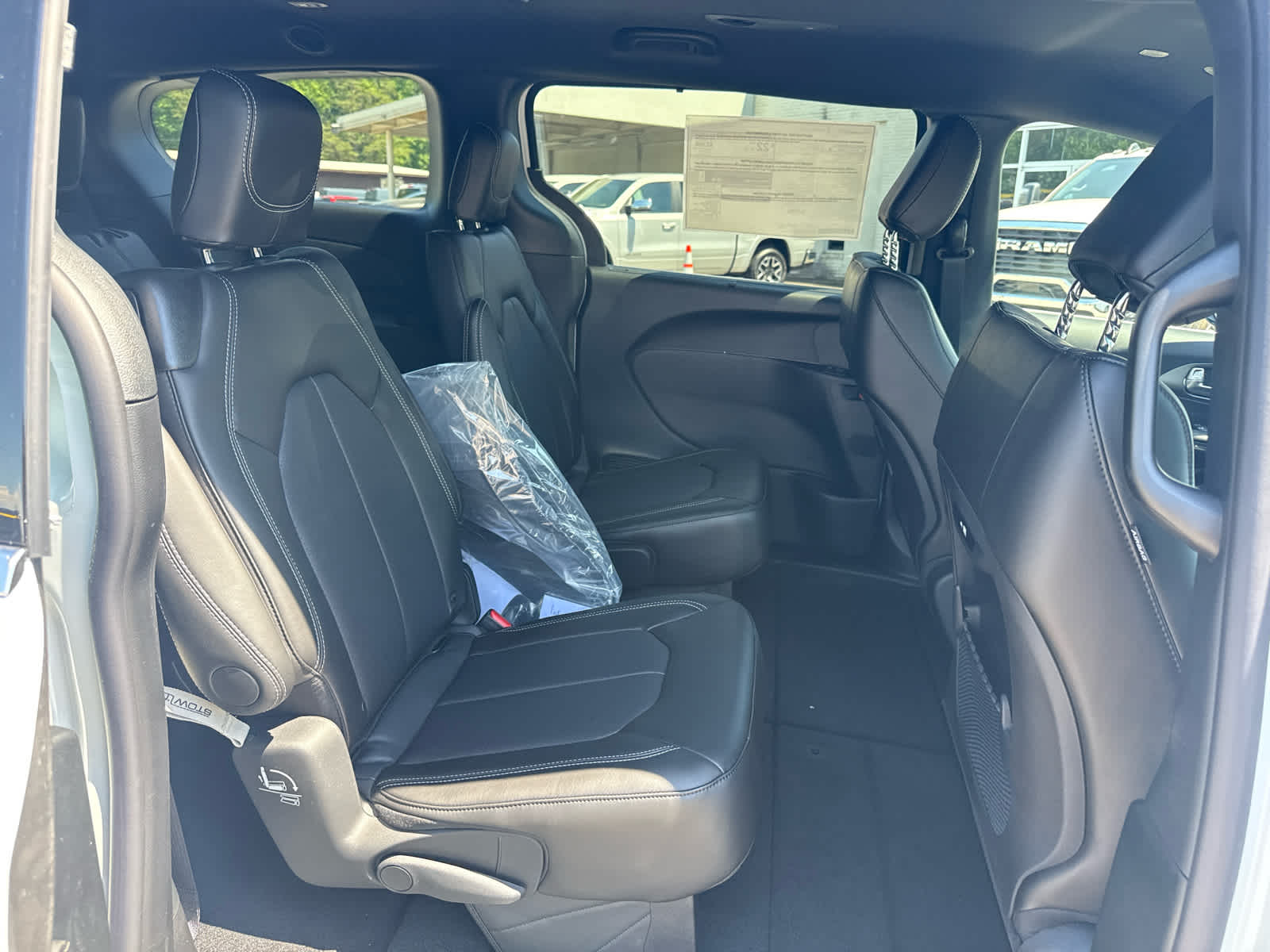 2027 Chrysler Pacifica PACIFICA SELECT