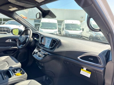 2027 Chrysler Pacifica PACIFICA SELECT