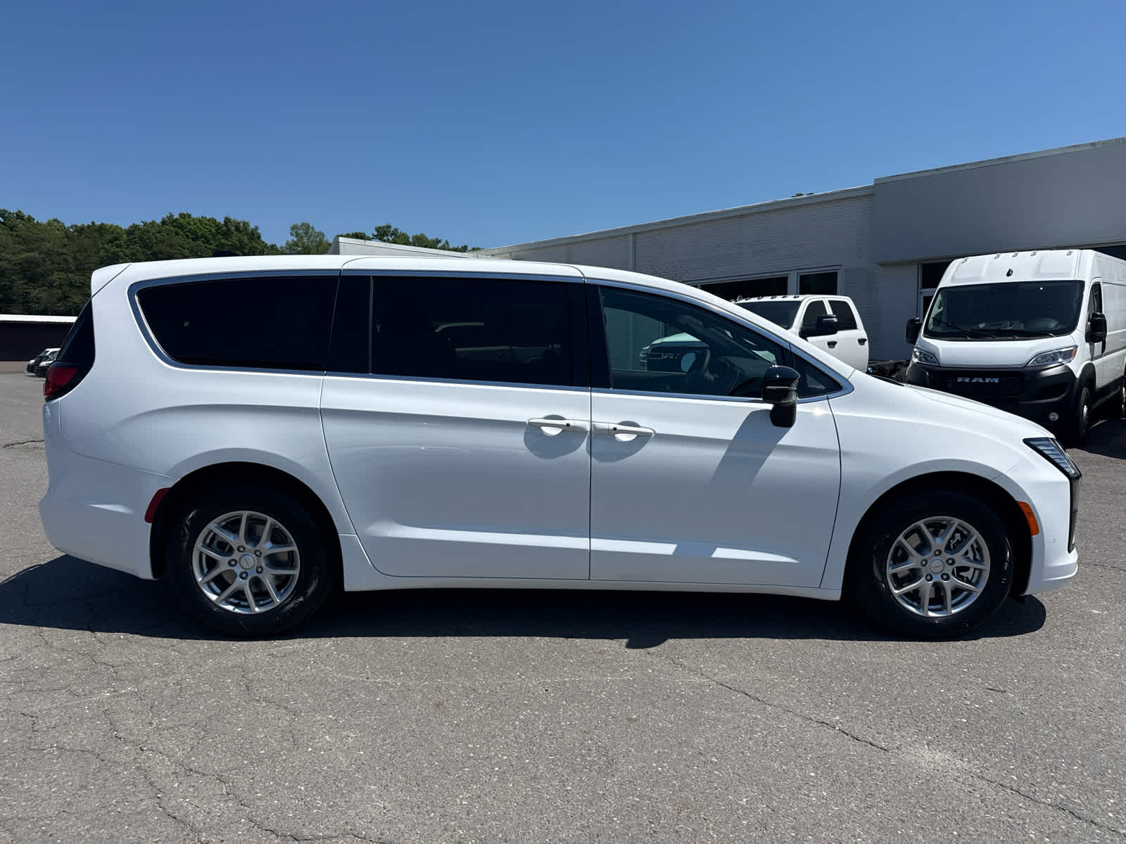 2027 Chrysler Pacifica PACIFICA SELECT