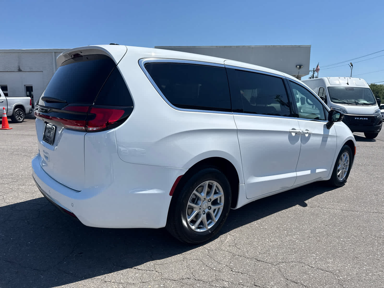 2027 Chrysler Pacifica PACIFICA SELECT