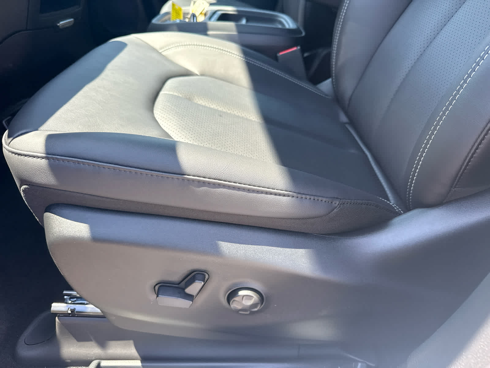 2027 Chrysler Pacifica PACIFICA SELECT
