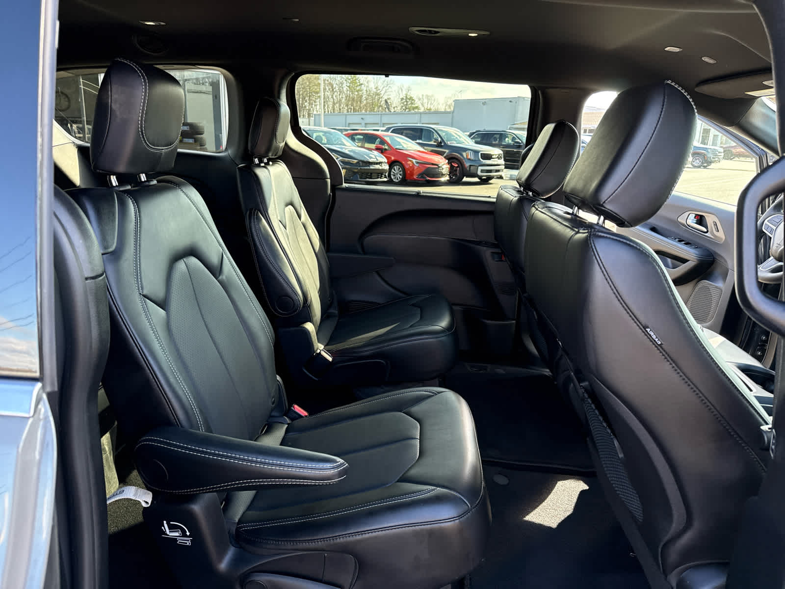 2025 Chrysler Pacifica Select