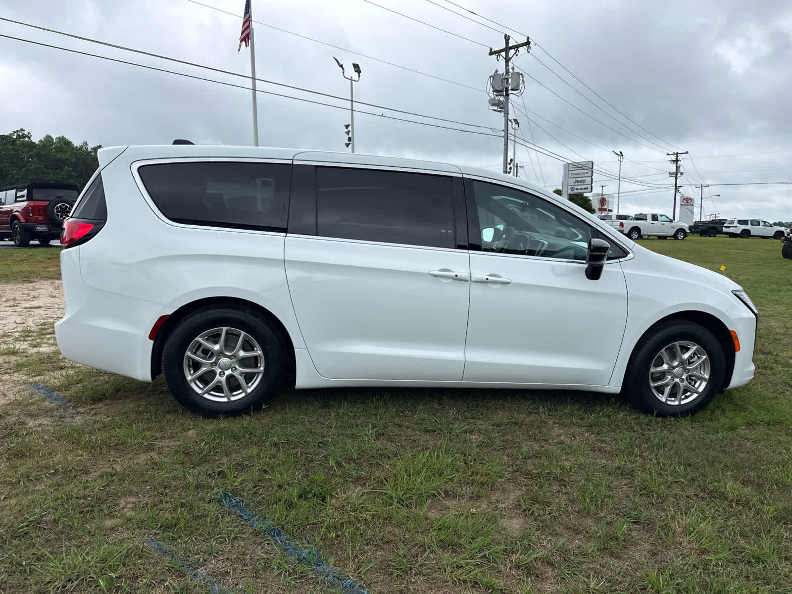 2027 Chrysler Pacifica PACIFICA SELECT