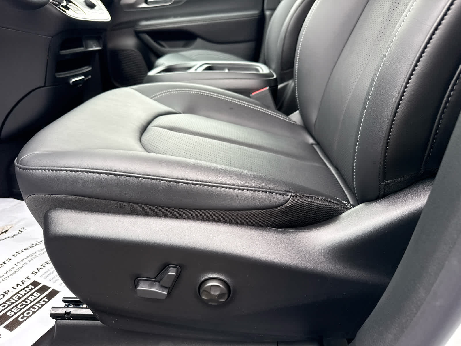 2027 Chrysler Pacifica PACIFICA SELECT