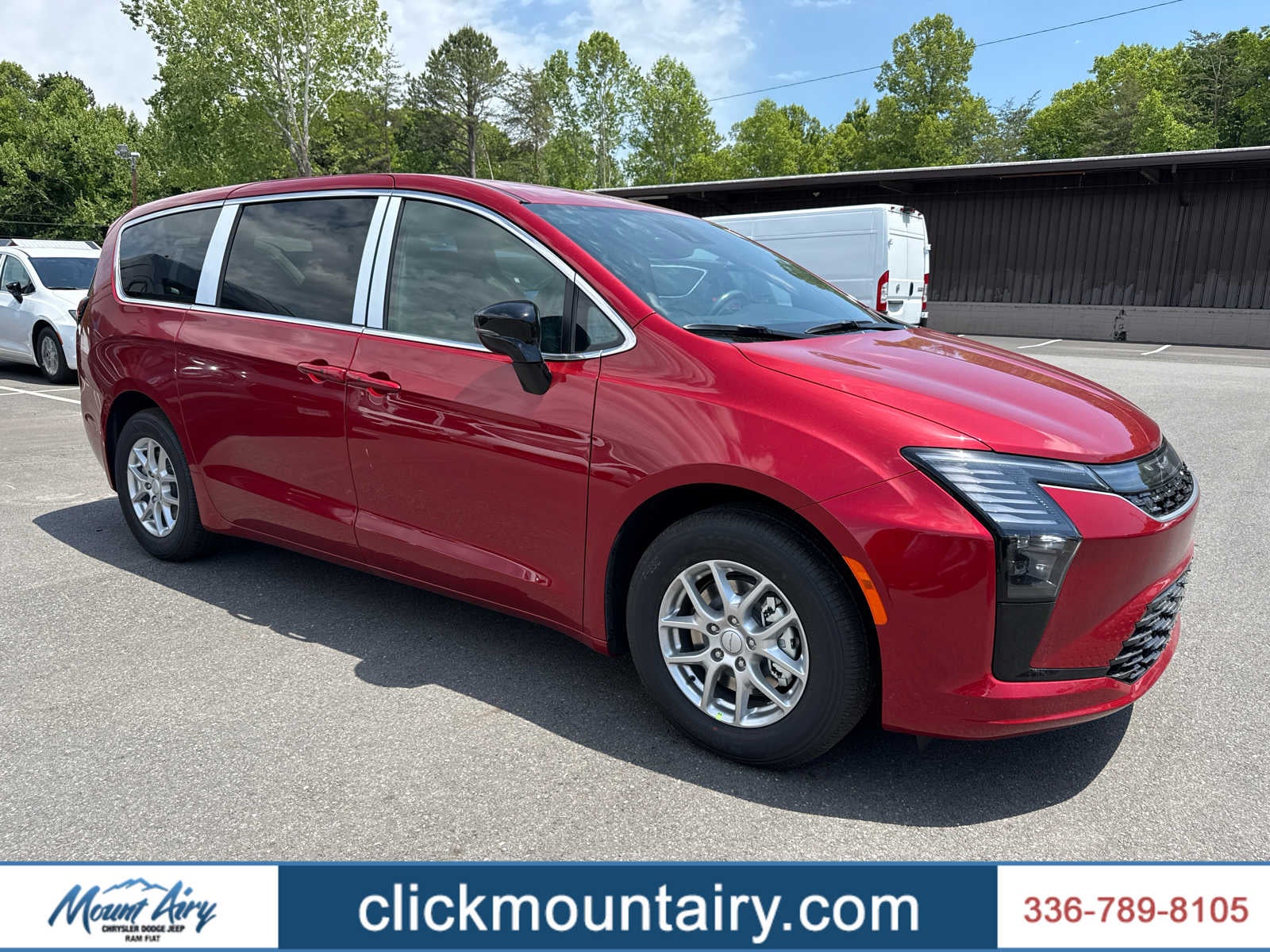 2027 Chrysler Pacifica Select's photo