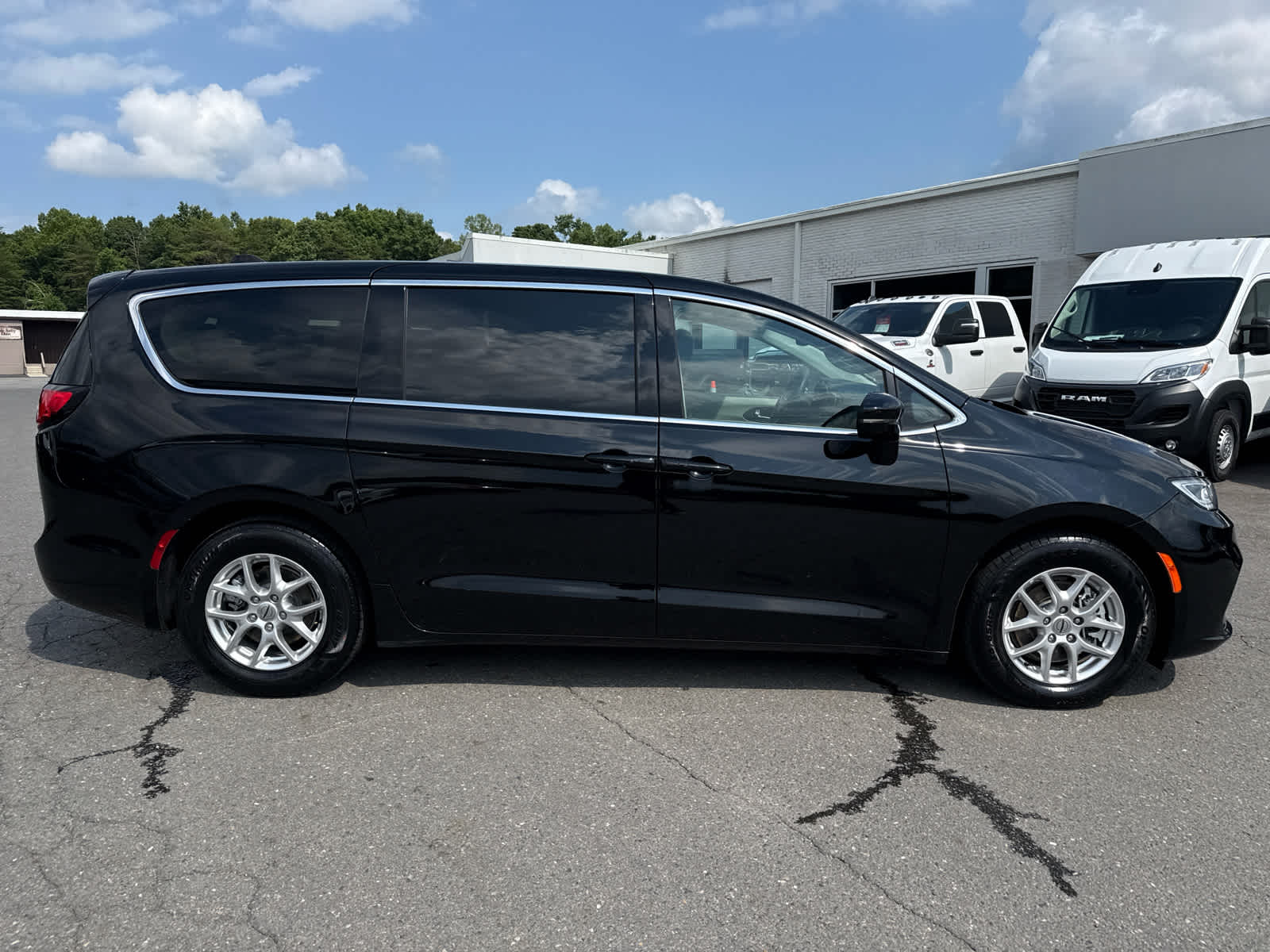 2024 Chrysler Pacifica Touring L
