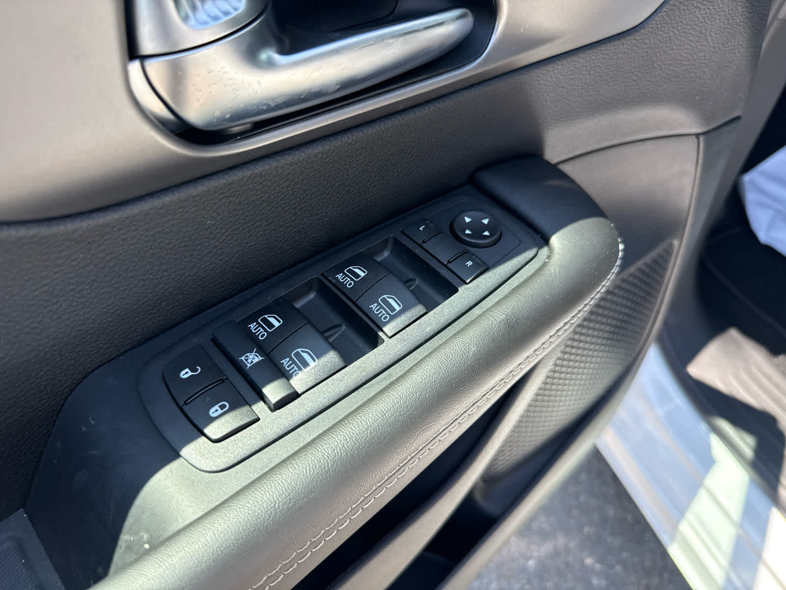 2027 Chrysler Pacifica PACIFICA SELECT