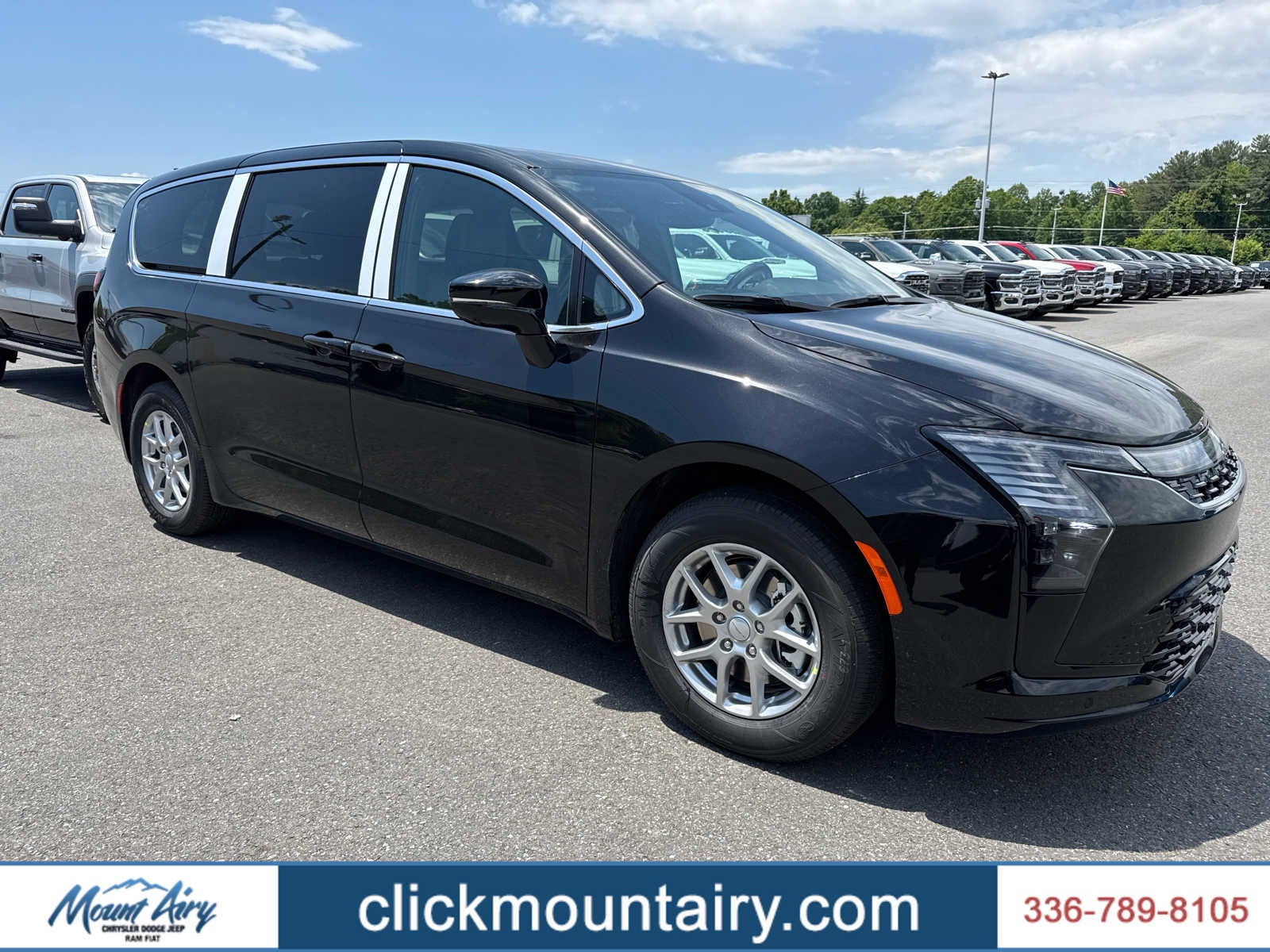 2027 Chrysler Pacifica Select's photo
